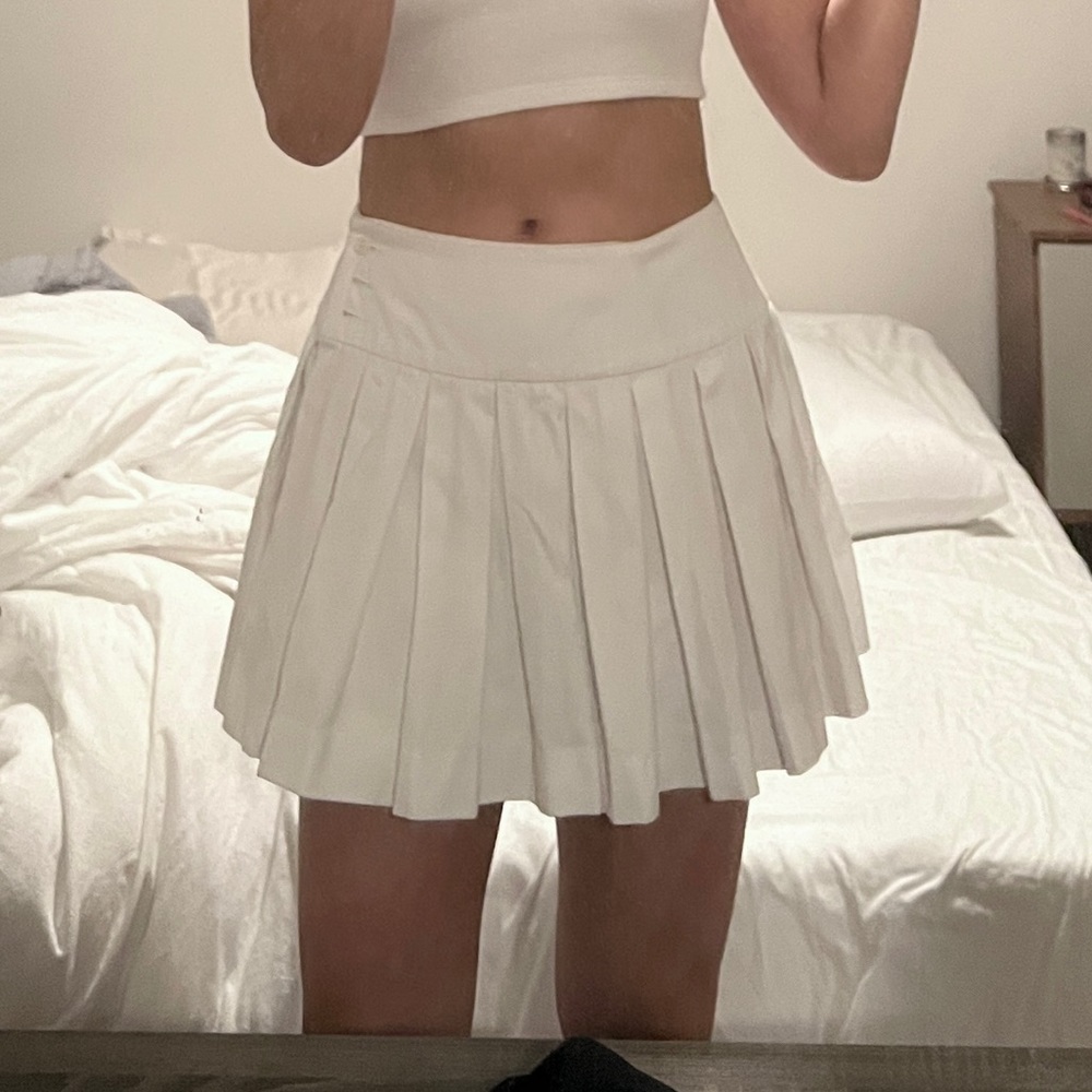 Trendy White Pleated Skirt